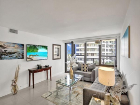 Spacious Ocean View Condo Beach Service 509